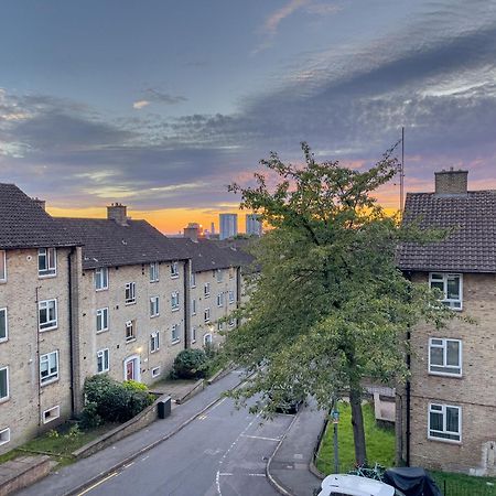 Beautiful 3-Bed Apartment At Swiss Cottage Лондон Екстериор снимка
