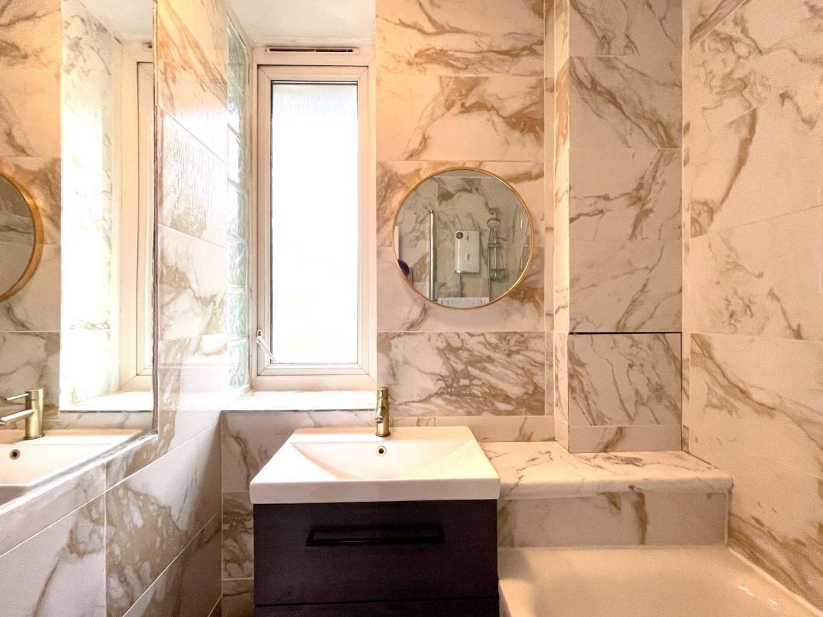 Beautiful 3-Bed Apartment At Swiss Cottage Лондон Екстериор снимка