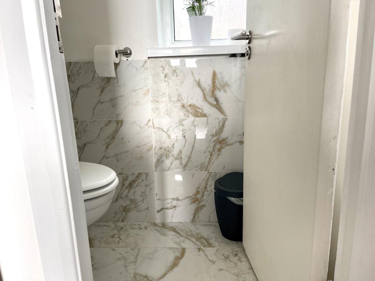 Beautiful 3-Bed Apartment At Swiss Cottage Лондон Екстериор снимка
