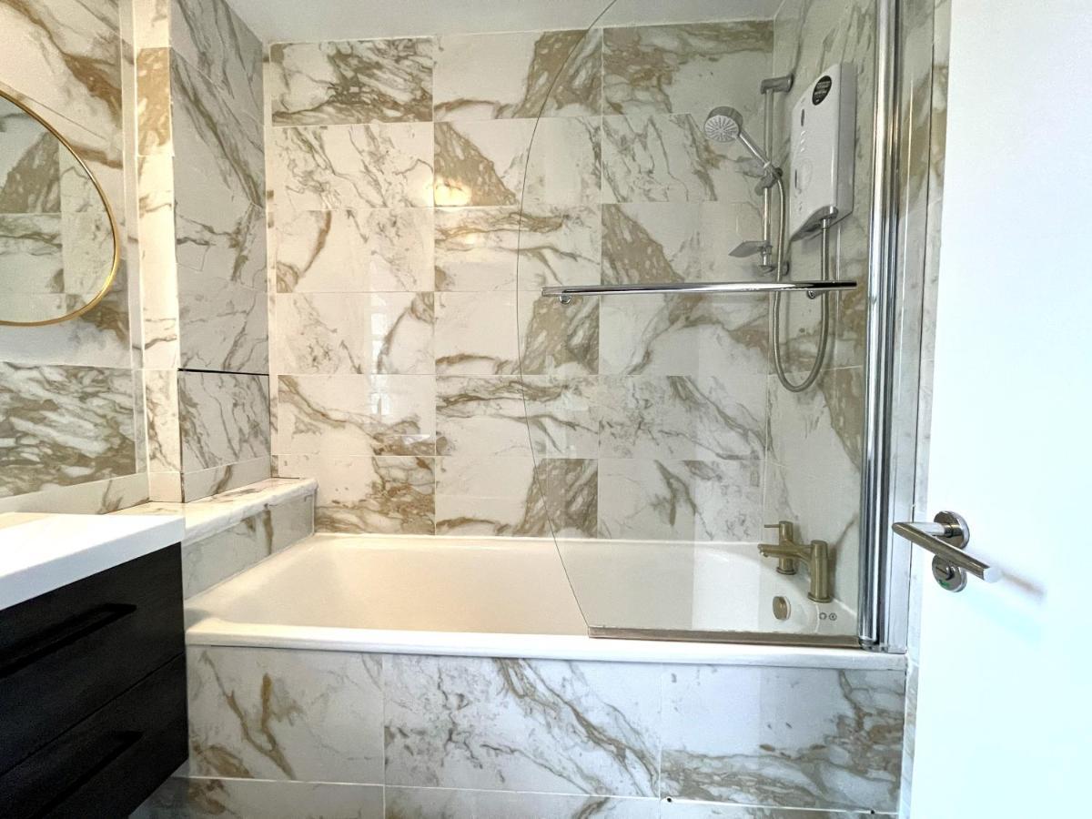 Beautiful 3-Bed Apartment At Swiss Cottage Лондон Екстериор снимка