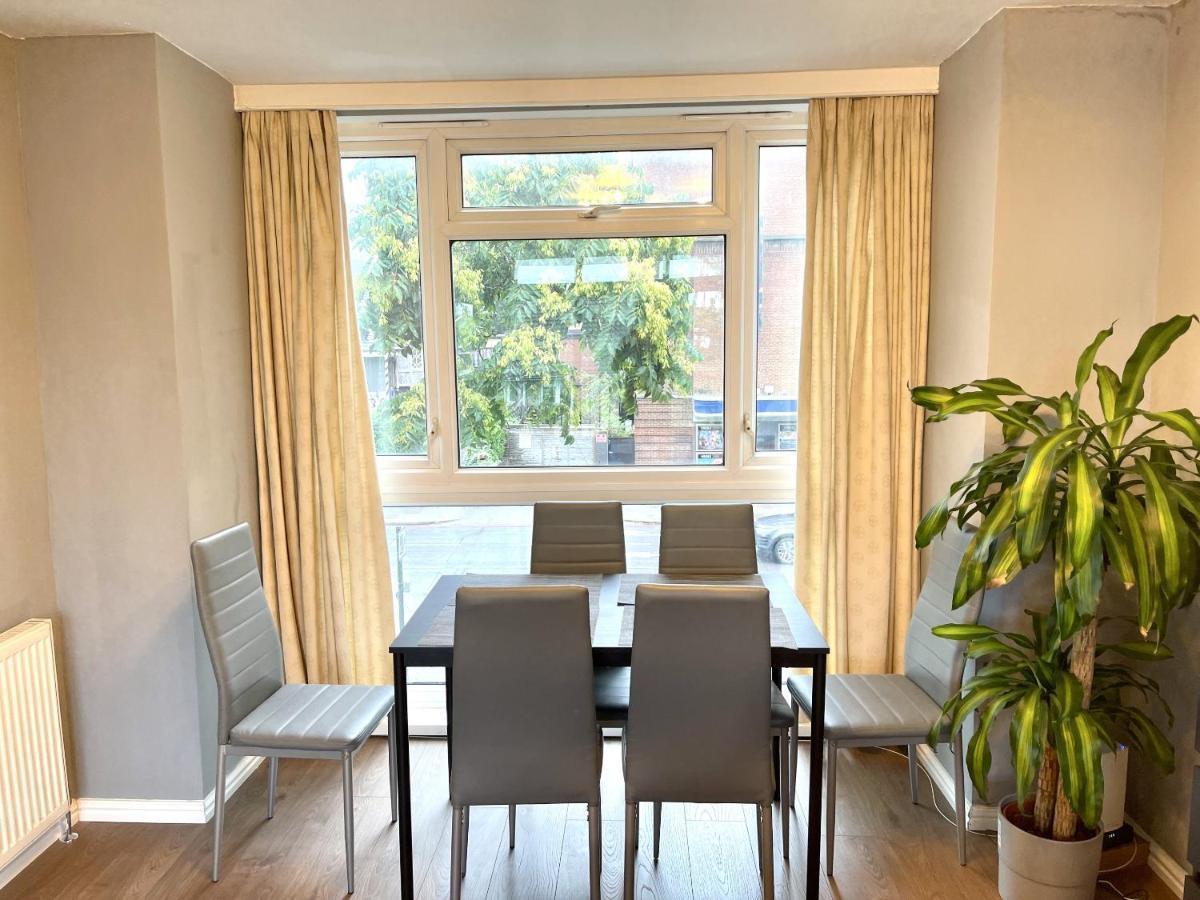 Beautiful 3-Bed Apartment At Swiss Cottage Лондон Екстериор снимка