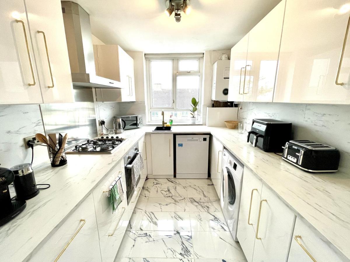Beautiful 3-Bed Apartment At Swiss Cottage Лондон Екстериор снимка