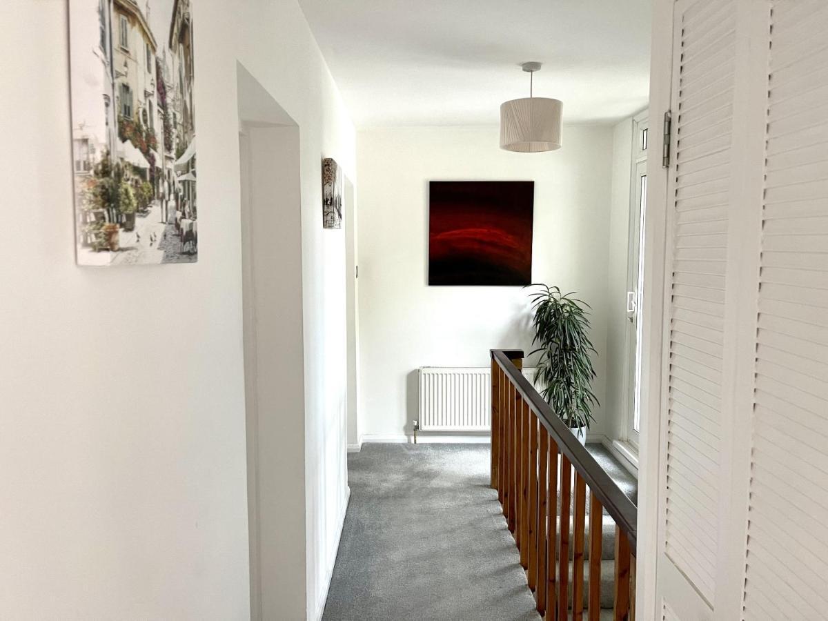 Beautiful 3-Bed Apartment At Swiss Cottage Лондон Екстериор снимка