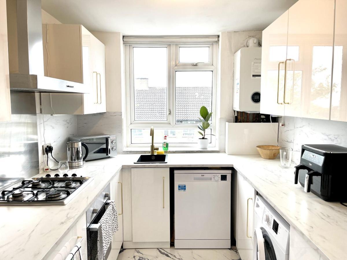 Beautiful 3-Bed Apartment At Swiss Cottage Лондон Екстериор снимка
