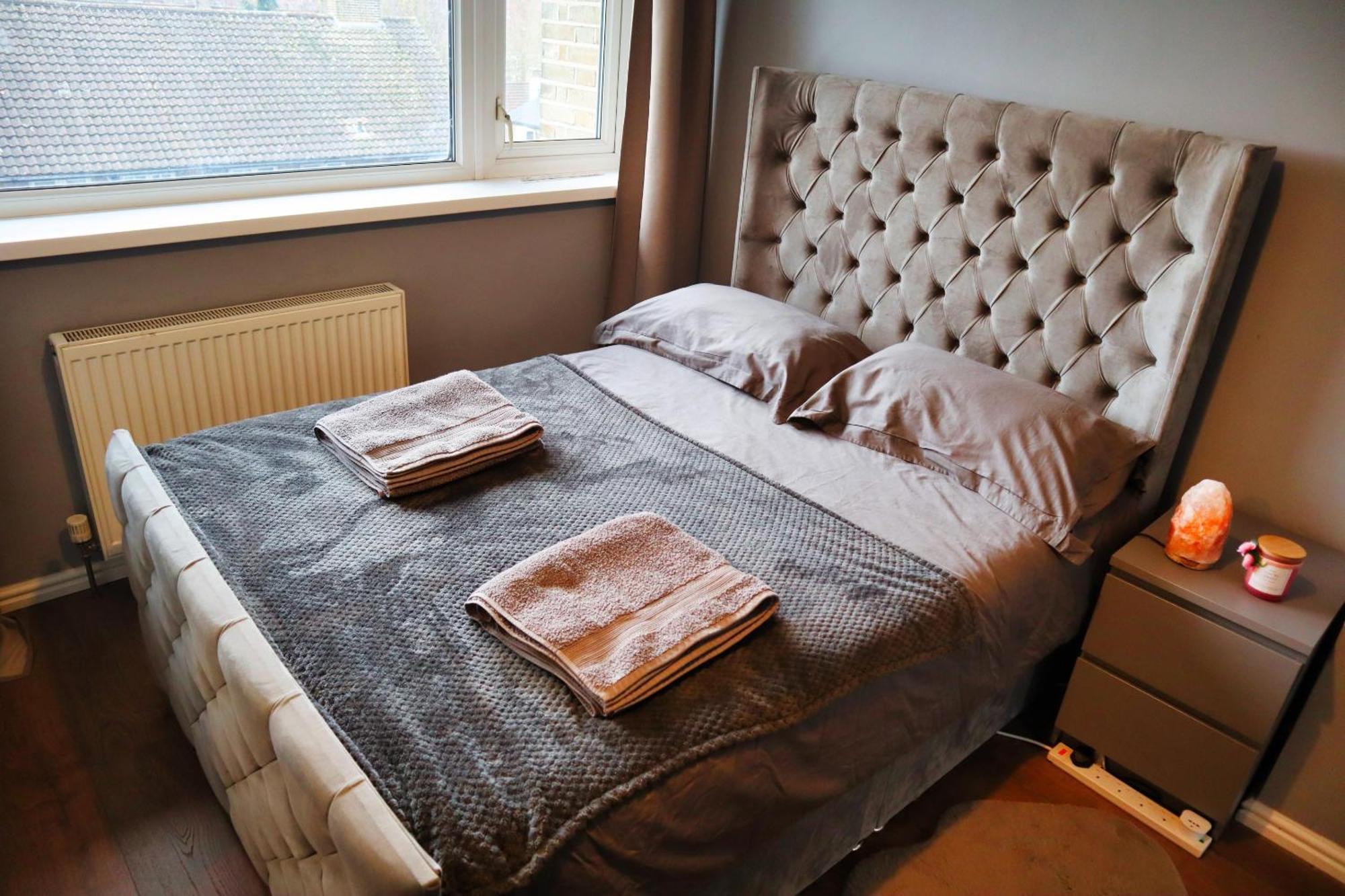 Beautiful 3-Bed Apartment At Swiss Cottage Лондон Екстериор снимка