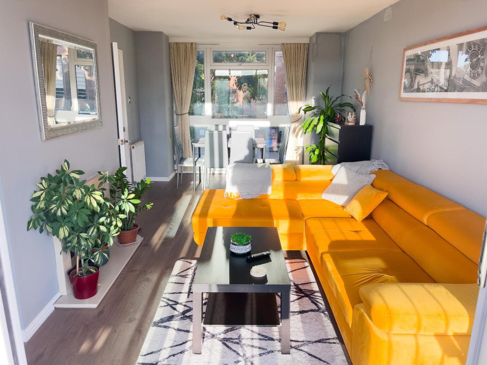 Beautiful 3-Bed Apartment At Swiss Cottage Лондон Екстериор снимка